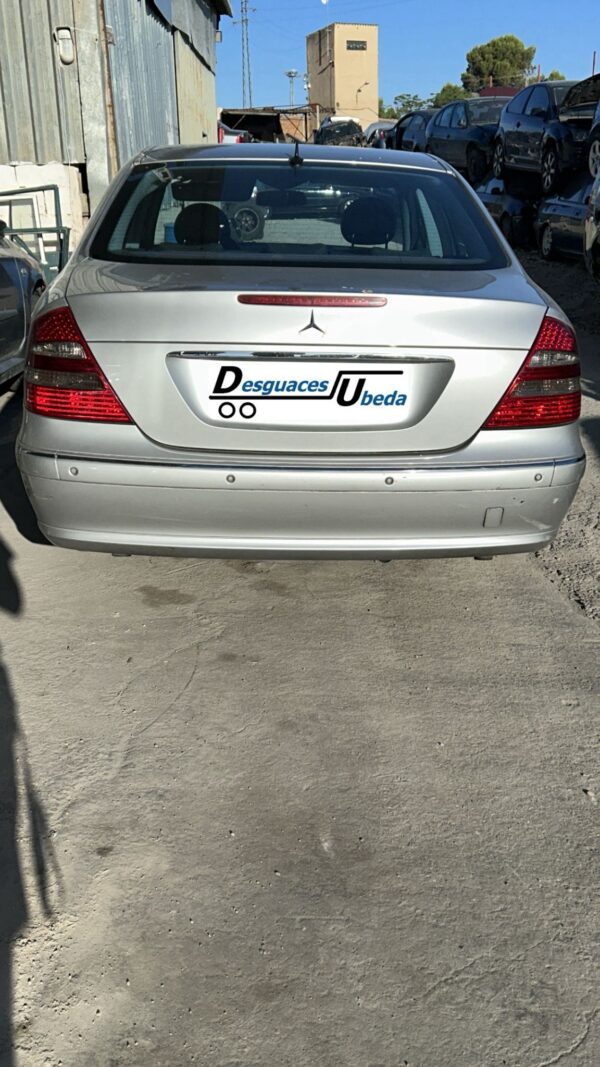 Mercedes Benz E270 con caja211 del año 2005